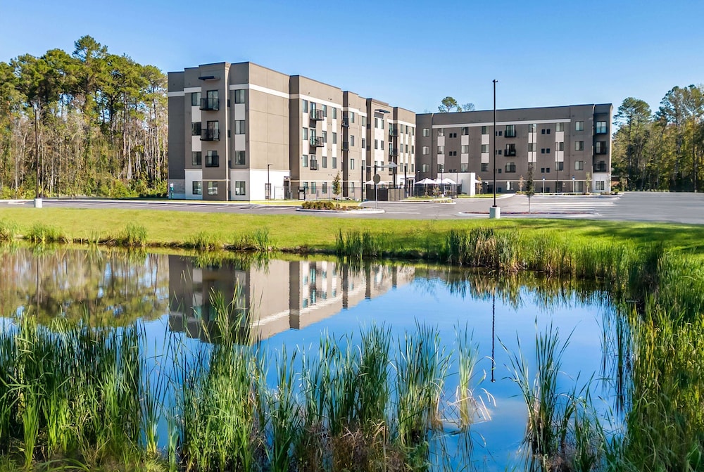 WaterWalk Extended Stay by Wyndham Jacksonville Deerwood Pk photo5