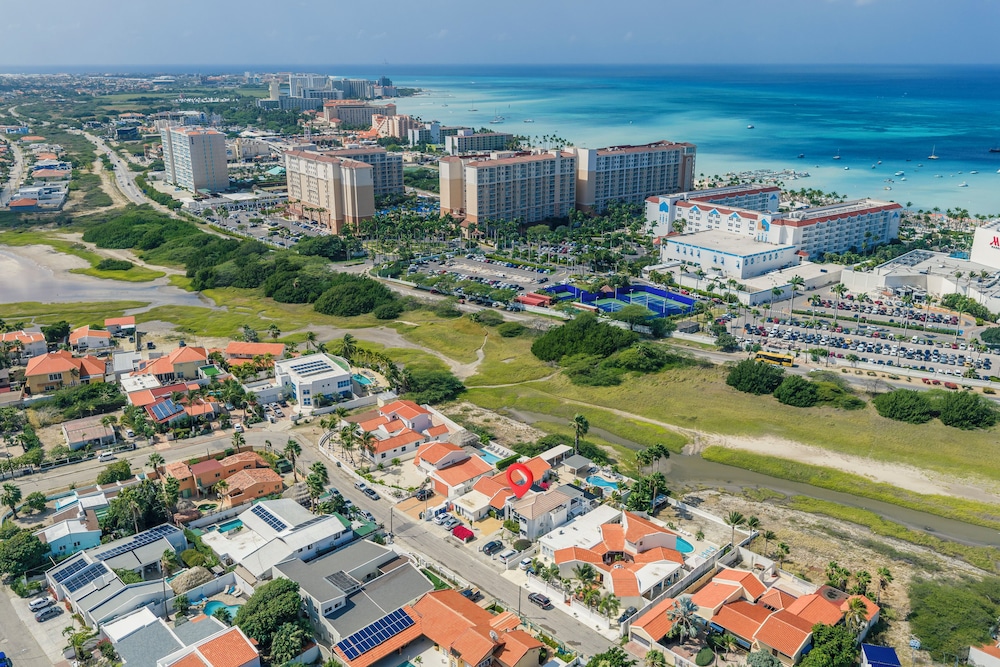 Modern Hotel Aruba 45/50