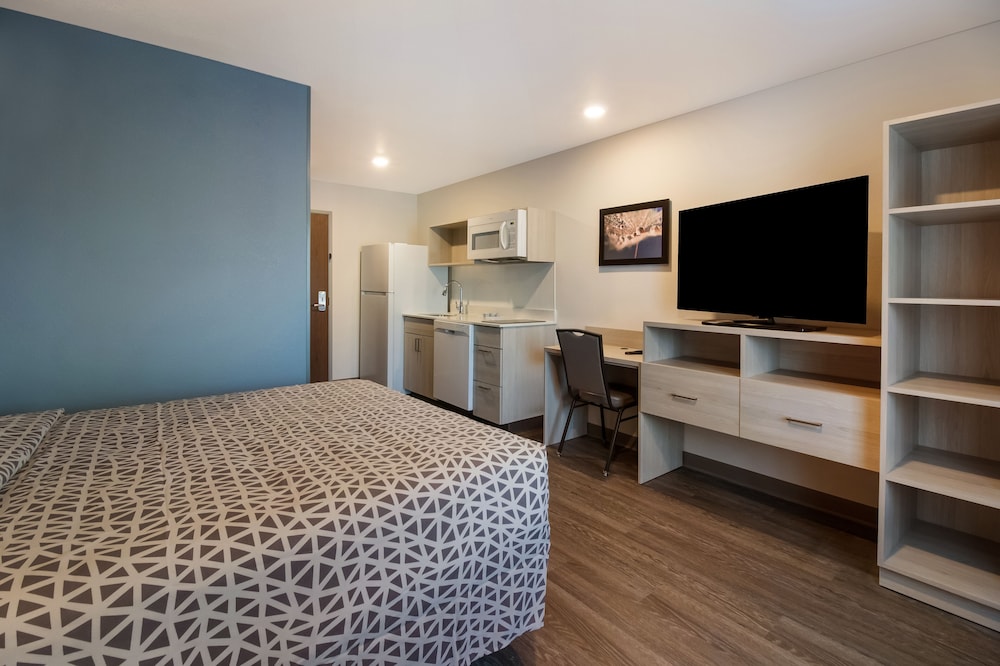 Woodspring Suites Detroit Sterling Heights 12/32