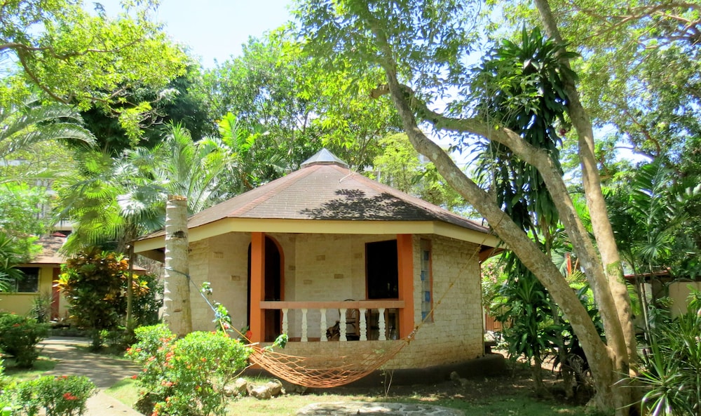 Alonaland Resort Apartelle 45/50