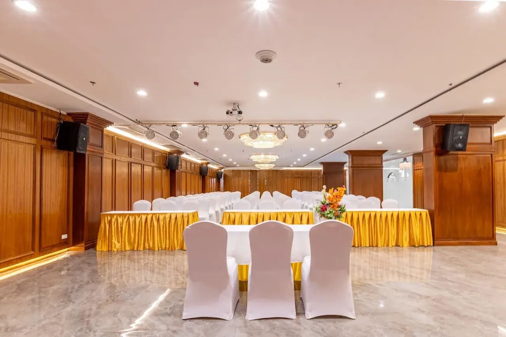 Golden Jomtien Beach Hotel 9/100