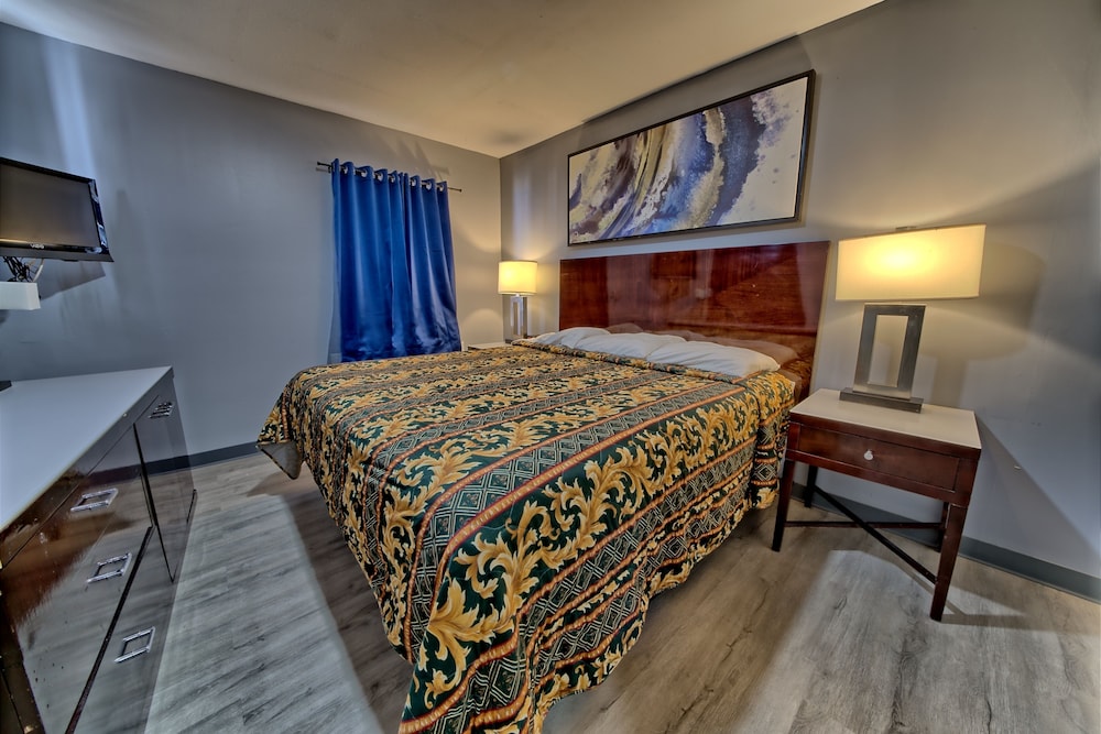 1 BEDROOM, APARTMENT, KITCHENETTE