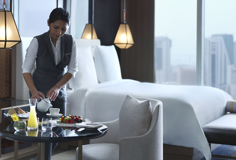 Four Seasons Hotel Kuwait at Burj Alshaya 69/78
