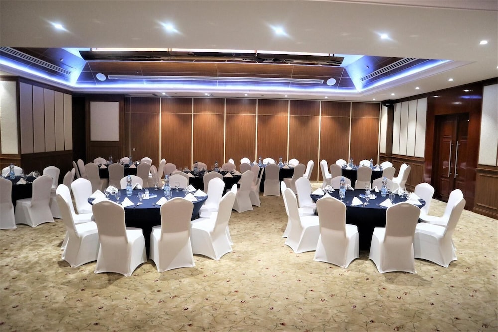 Golden Tulip Headington Ruwi Hotel 69/80