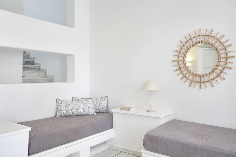 Mr Mrs White Paros 30/76