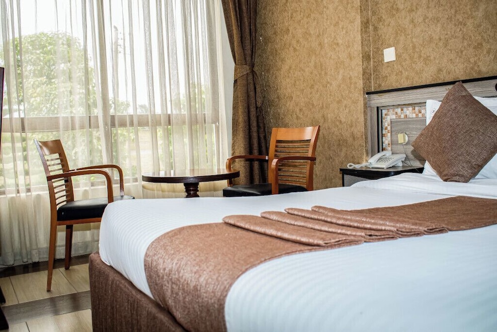 Astorian Grand Hotel 24/50