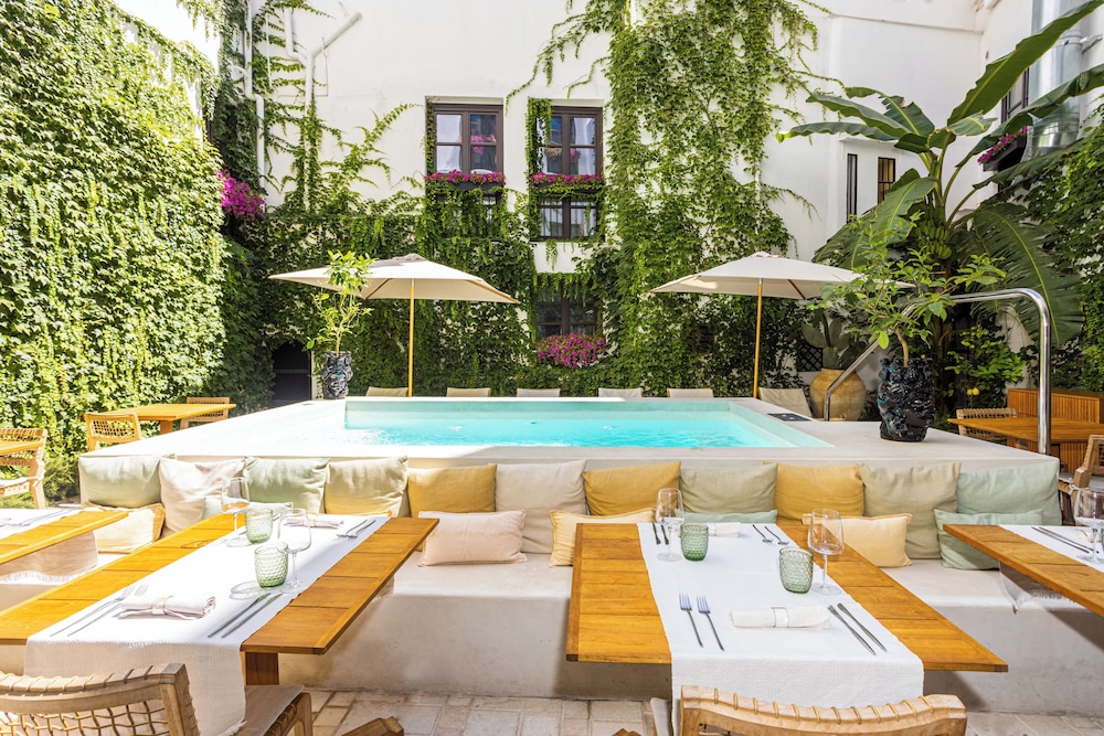 Casa Nostra Boutique Hotel 35/50
