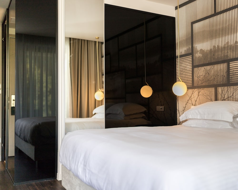 AZUR HOTEL 9/50