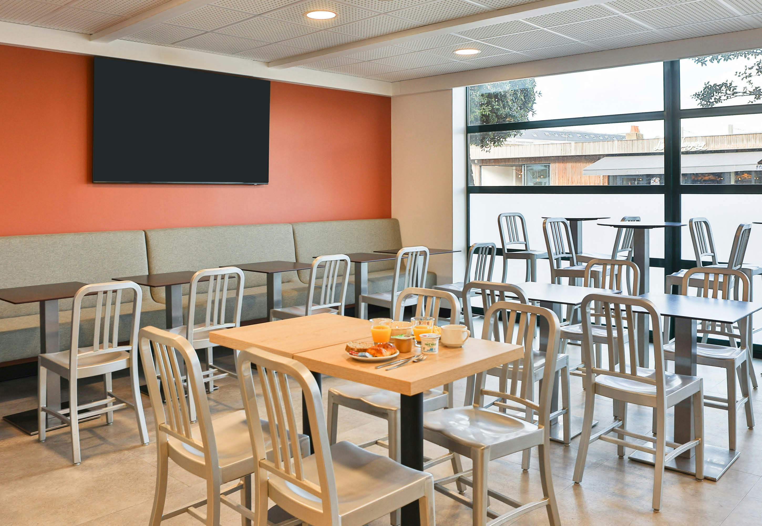 B&B Hotel Les Sables d Olonne Centre Gare 32/36