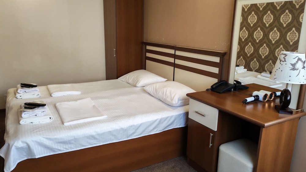 Areg Hotel 23/113