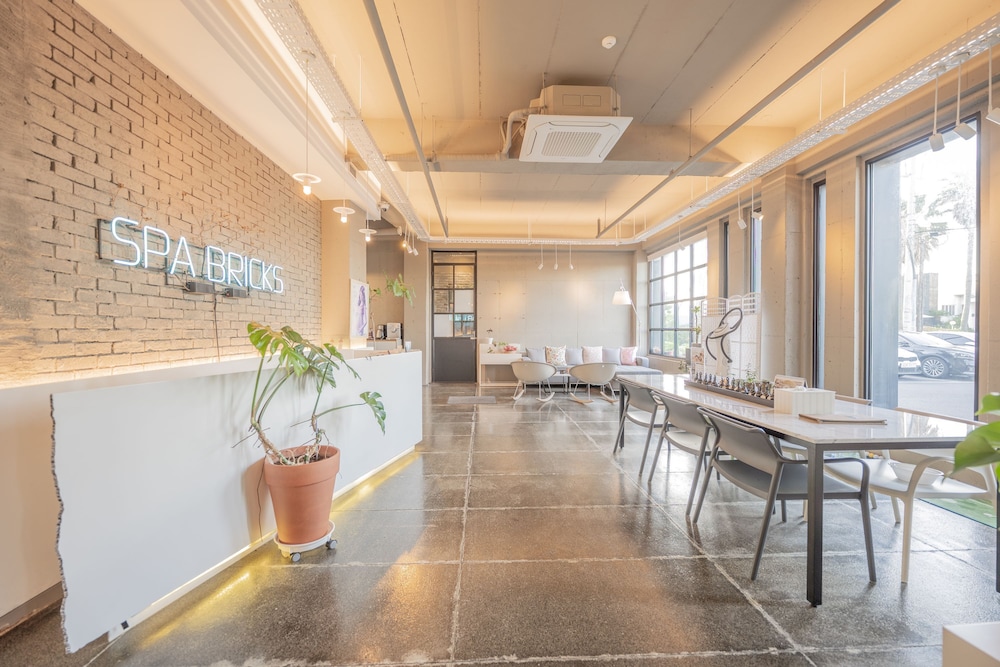 Jeju Bricks Hotel 10/64