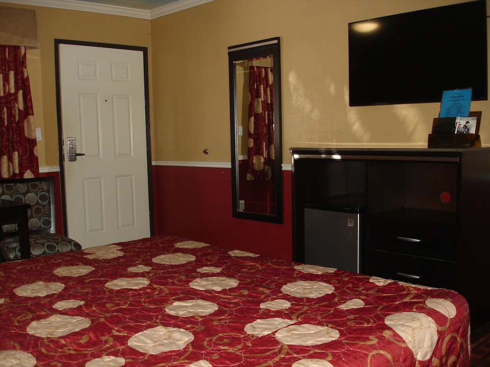 Rivera Motel 8/26