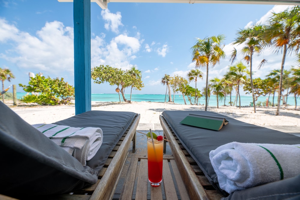 Pelican Beach Hotel 33/50