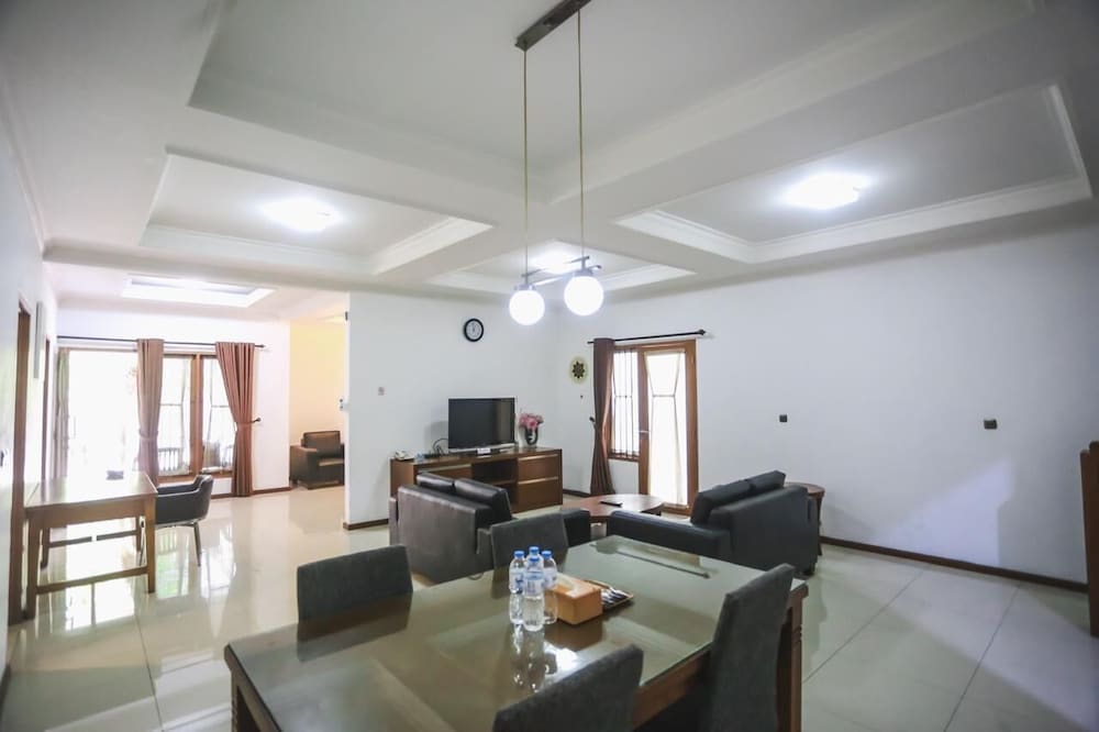KULDESAK VILLAS BANDUNG 55/74