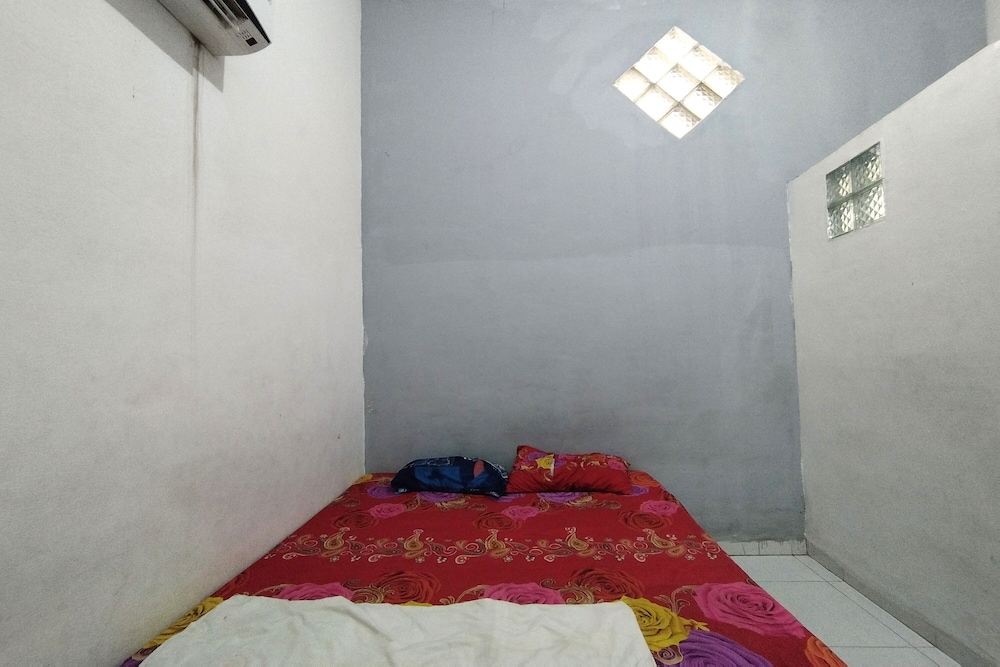 OYO 2933 Wisma Hiro Pertiwi 13/26