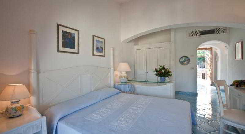 جناح جونيور، Club Hotel Baja Sardinia 3/3