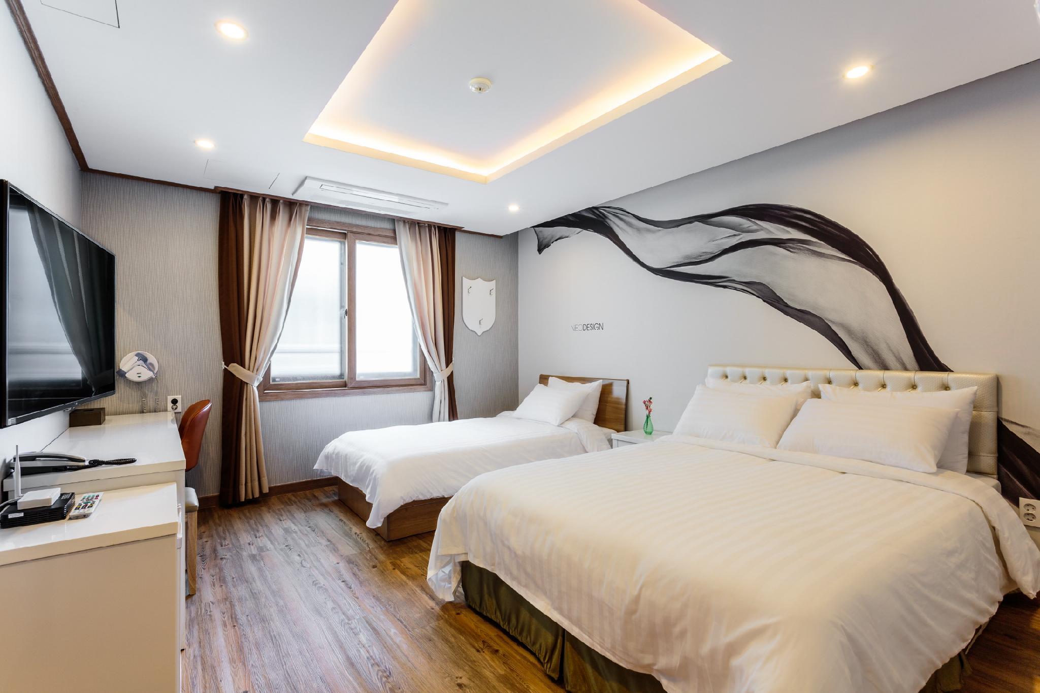 Deluxe, Twin Beds