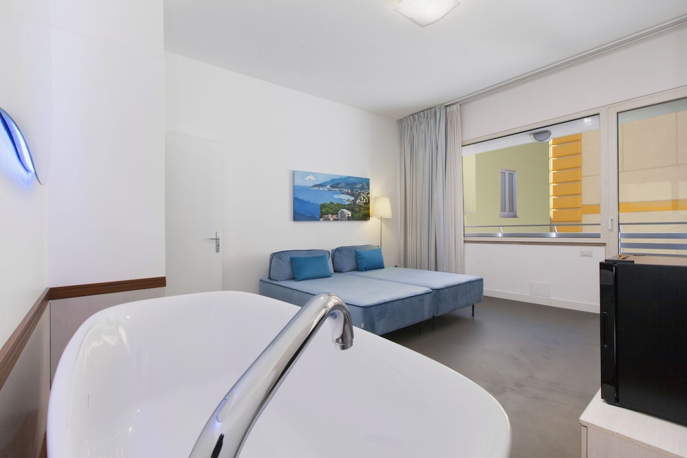 Tasso Suites 29/71