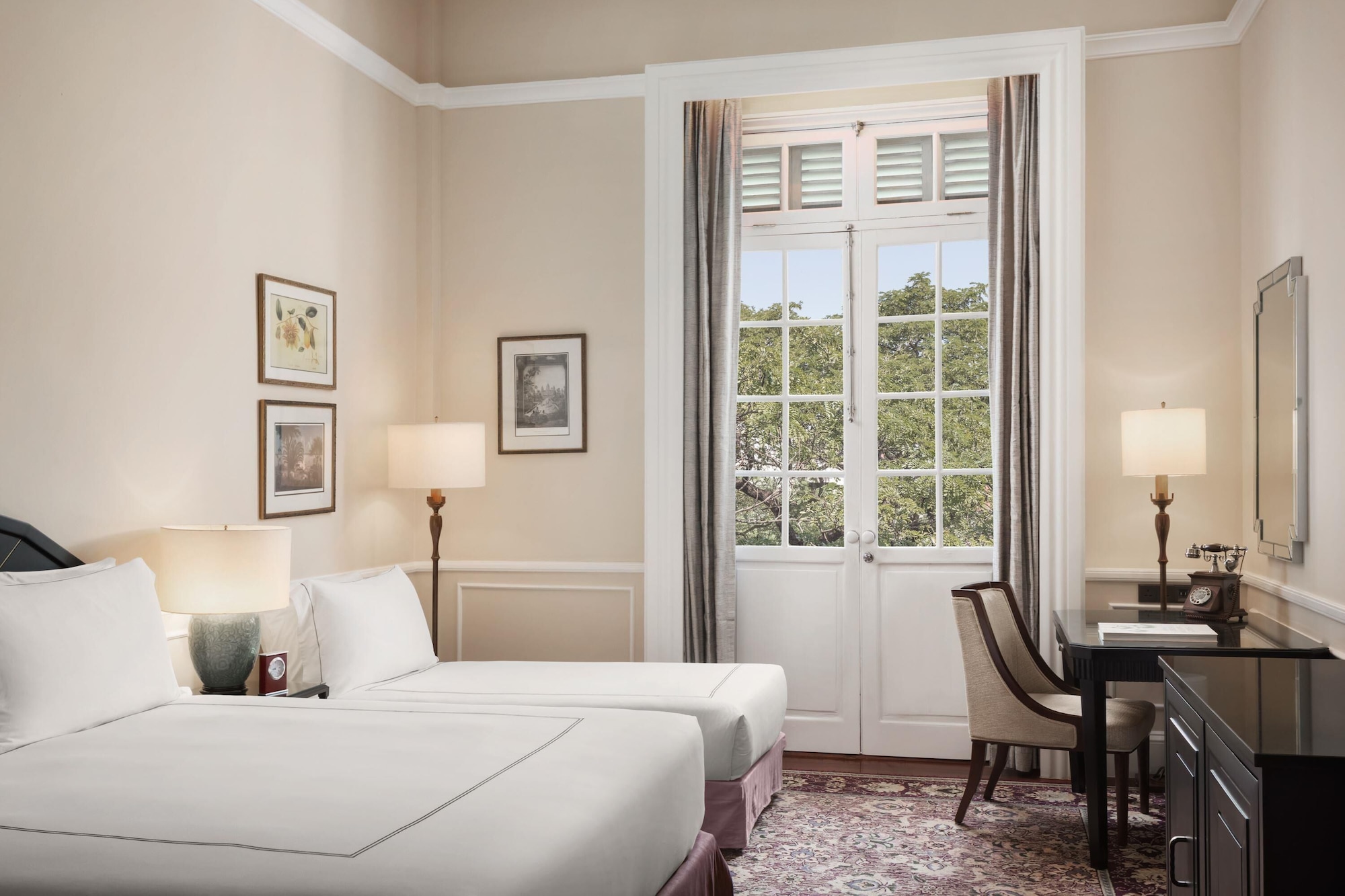 Landmark, Twin Beds