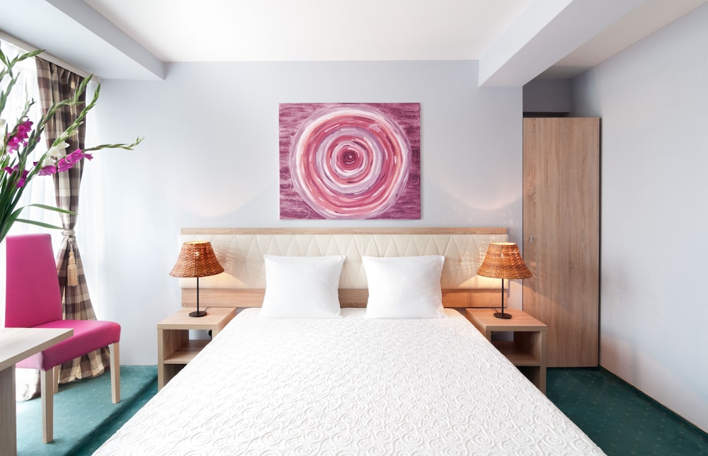 STANDARD, DOUBLE OR TWIN BED