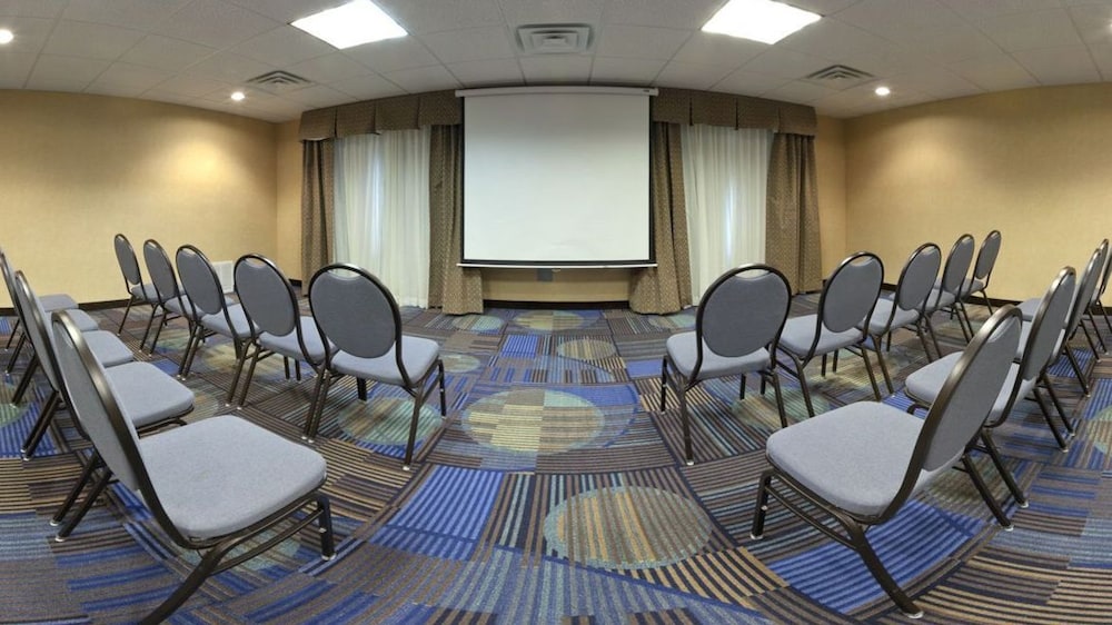 Holiday Inn Express Hotel Suites Albuquerque Airport 41/44
