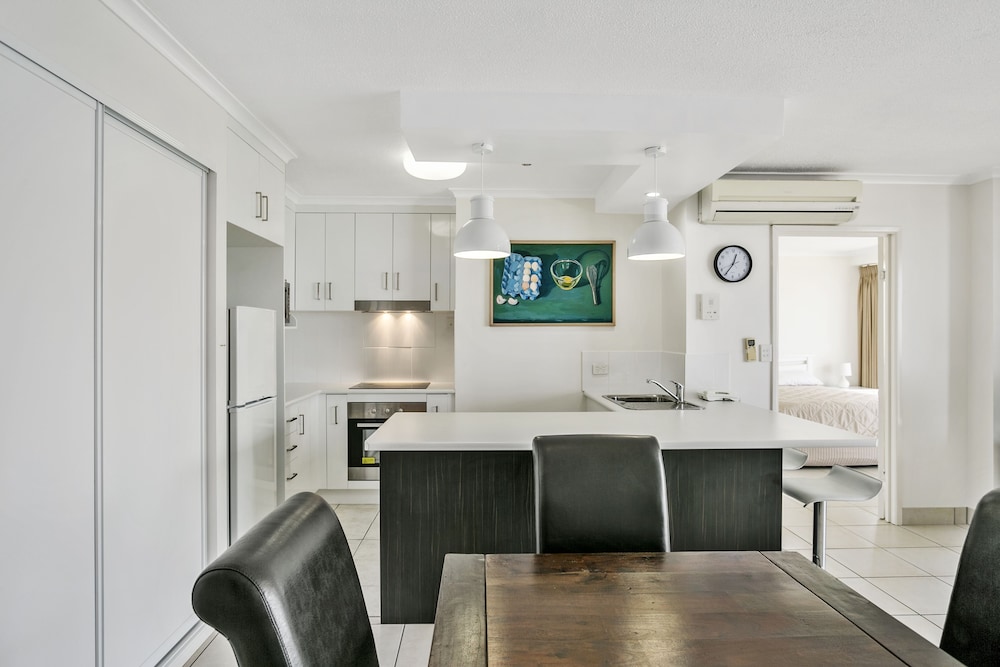 Surfers Beachside Holiday Apartments 34/35