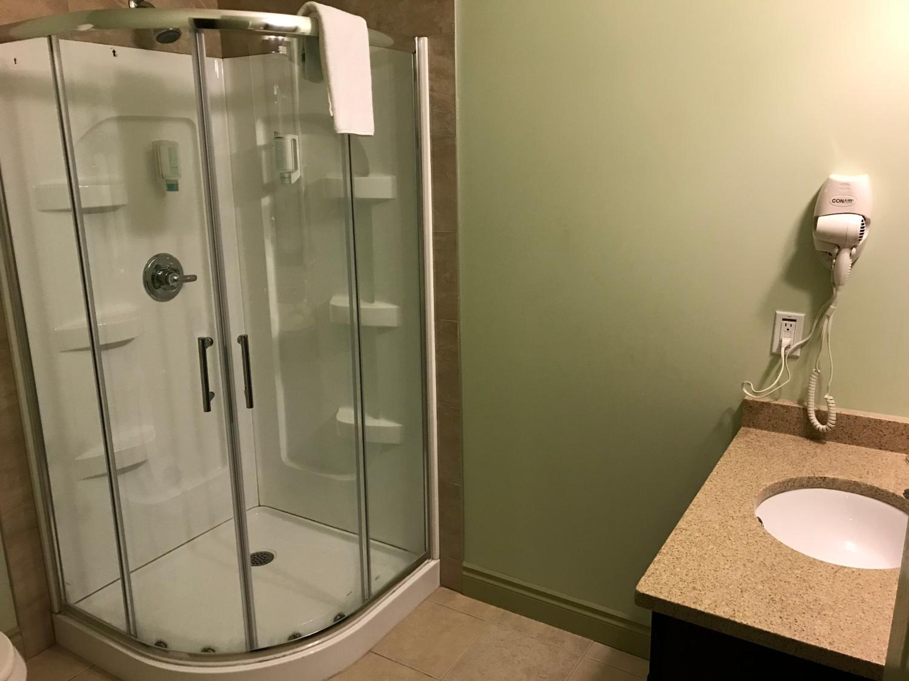 Efficiency, King Bed, Hot Tub