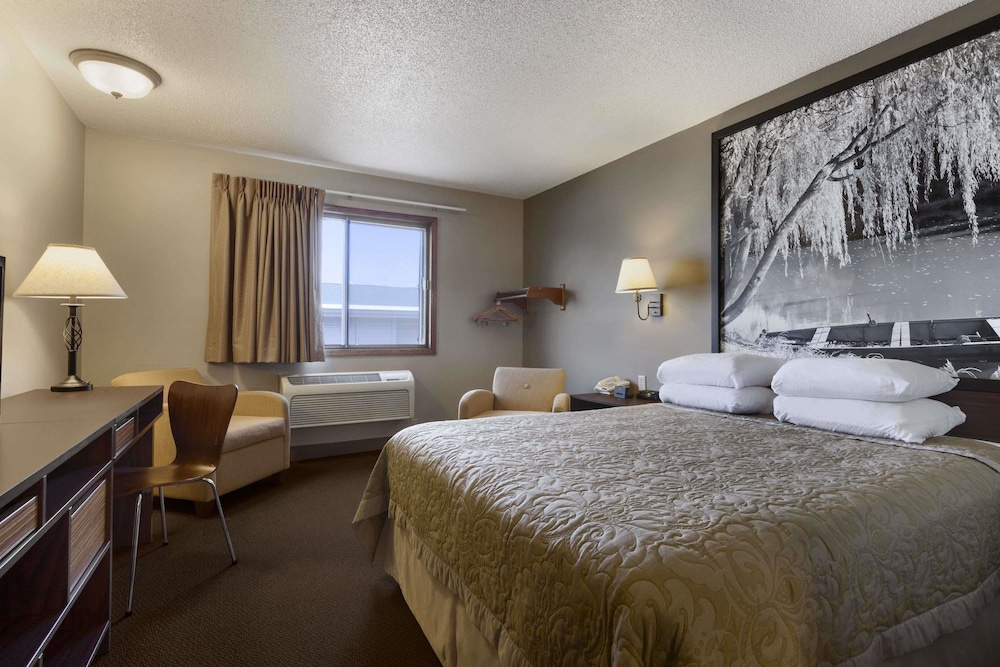 STANDARD, QUEEN BED