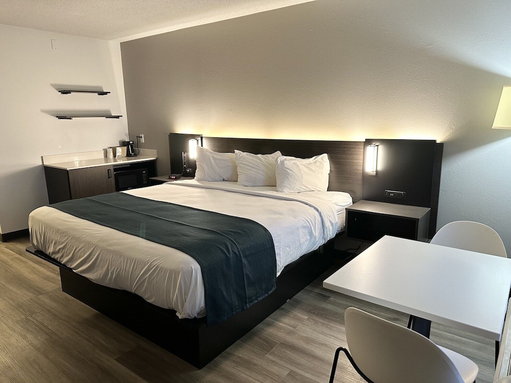 STANDARD, KING BED, ACCESSIBLE