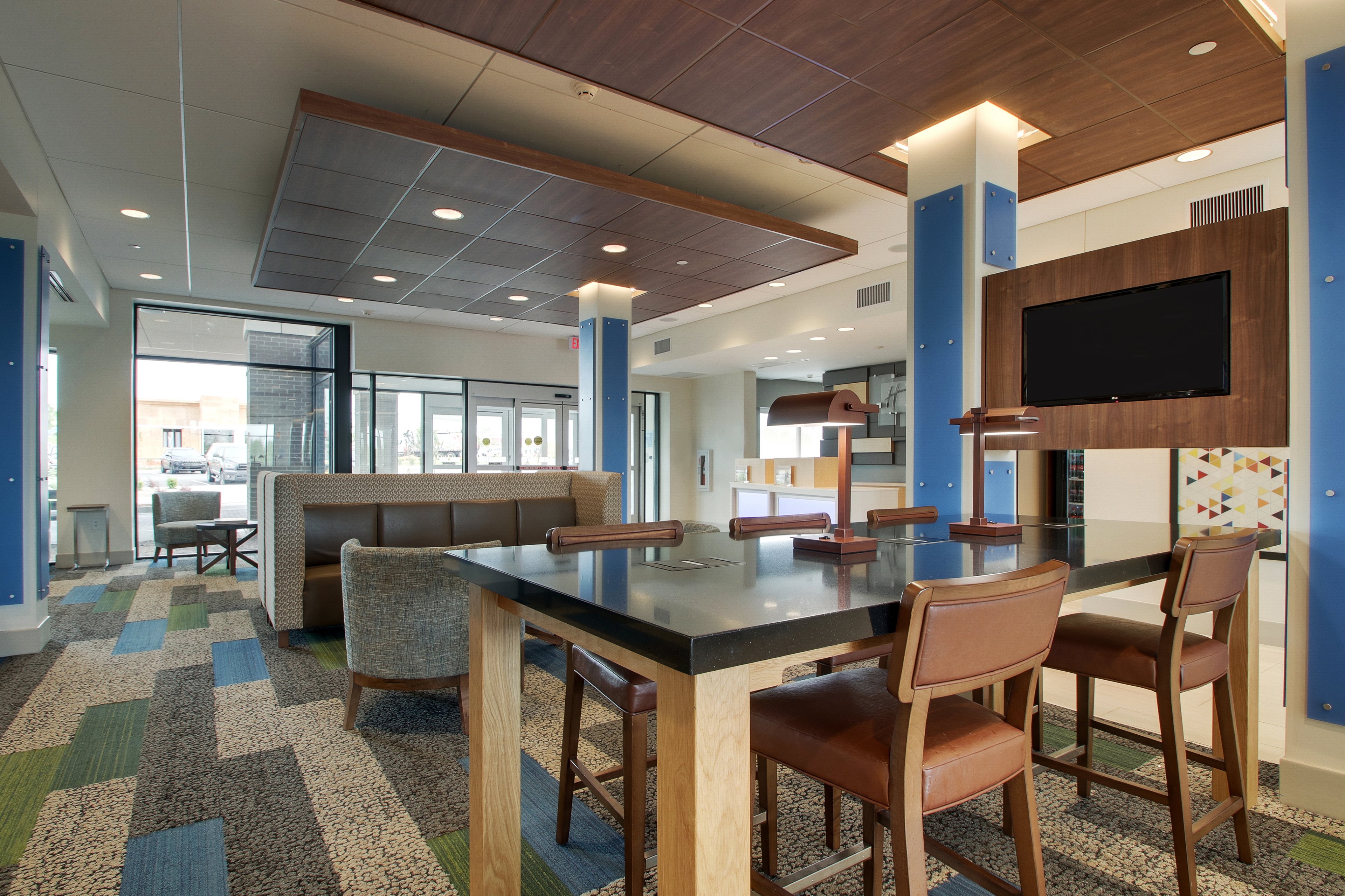 HOLIDAY INN EXPRESS & SUITES ELIZABETHTOWN NORTH 34/47