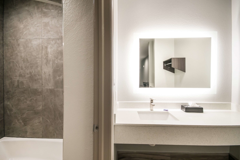 Americas Best Value Inn & Suites Northeast Houston Downtown I-610 17/28