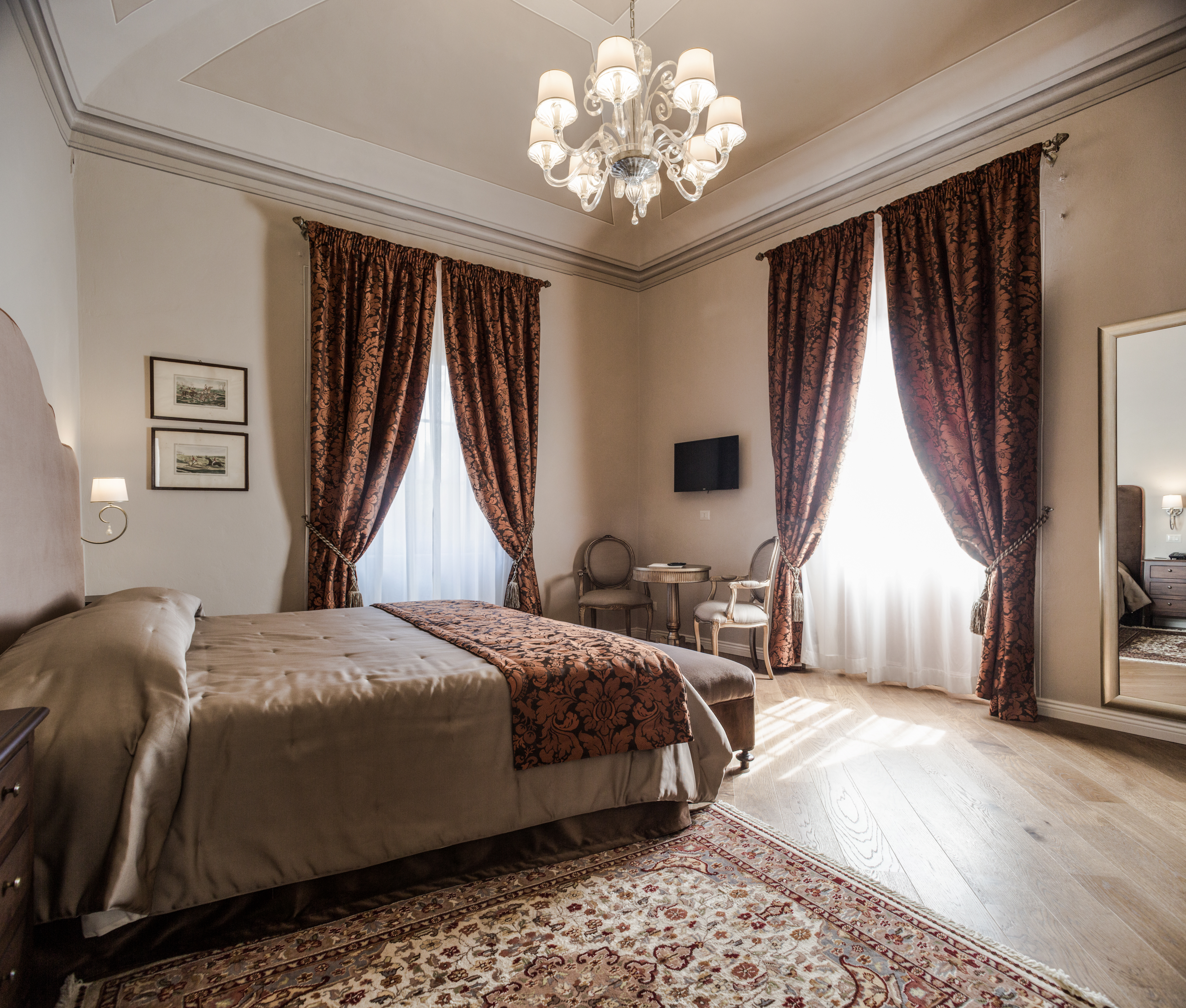 DELUXE, DOUBLE BED