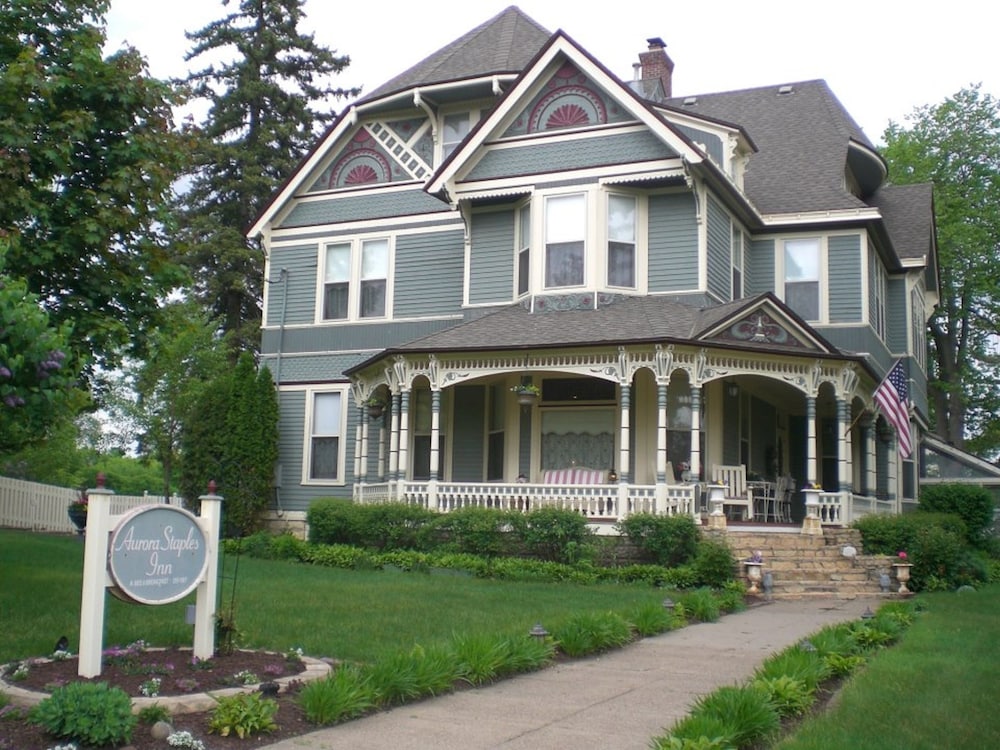 Aurora Staples Inn 2/50