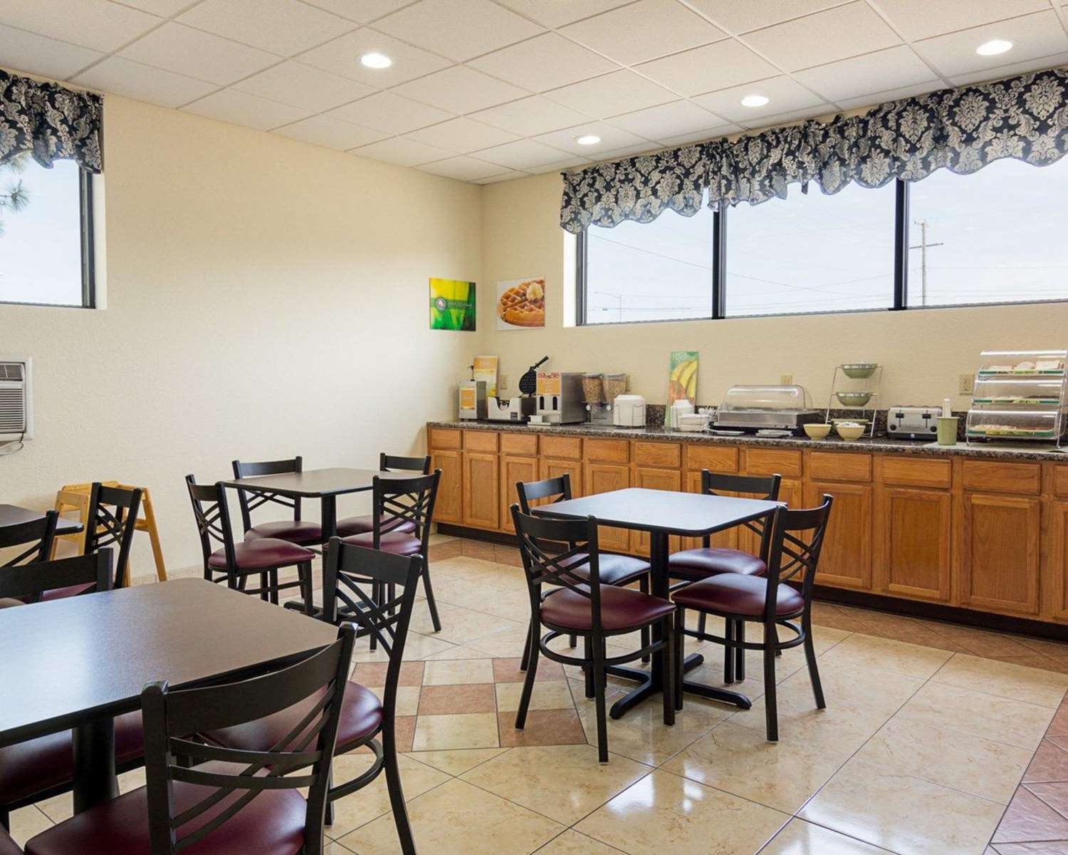 Quality Inn Chesapeake - Greenbrier 20/27