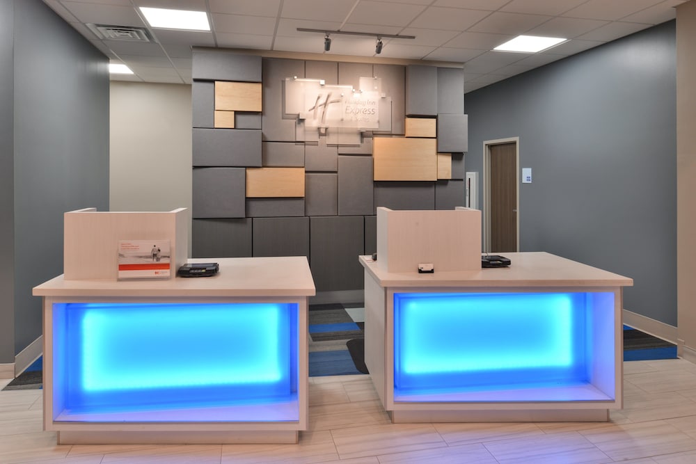 Holiday Inn Express Suites Houston E Pasadena 33/62