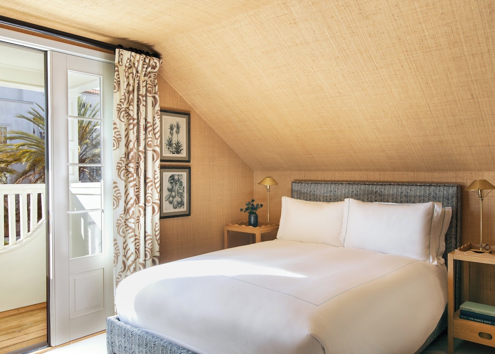 Duplex, Petite, Queen Bed