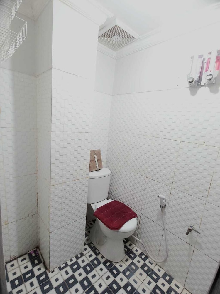 RedDoorz Plus @ K23 Rungkut Madya 30/36