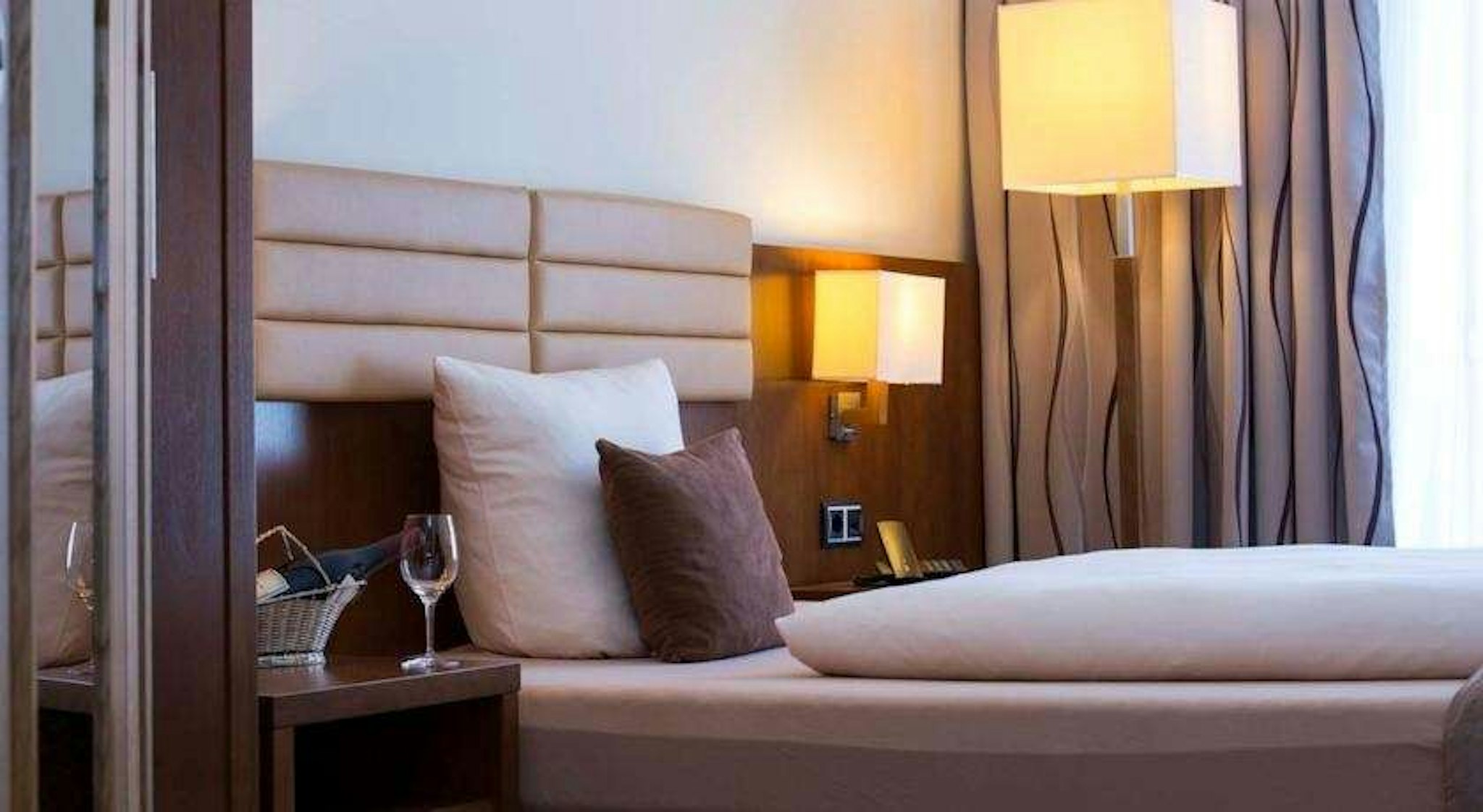 Hotel Simon Plaza 4/10