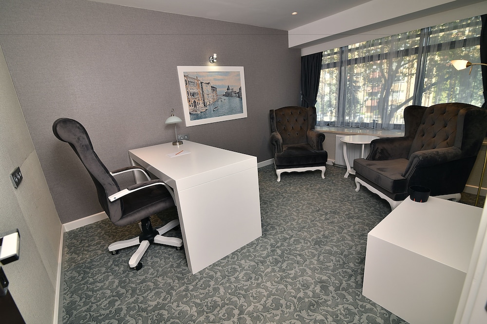 Guvenay Business Hotel 58/66