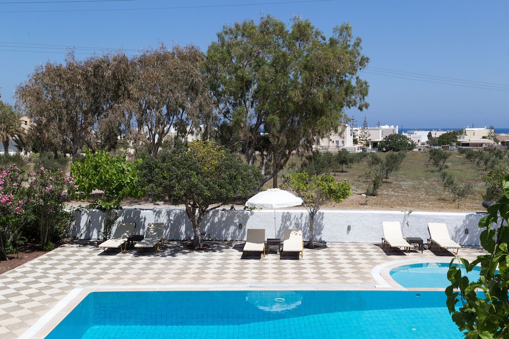 Areti Hotel 45/49