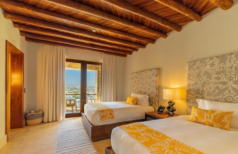 Private Home, 4 Bedrooms, 2 King Beds, 2 Queen Beds, Mountain View