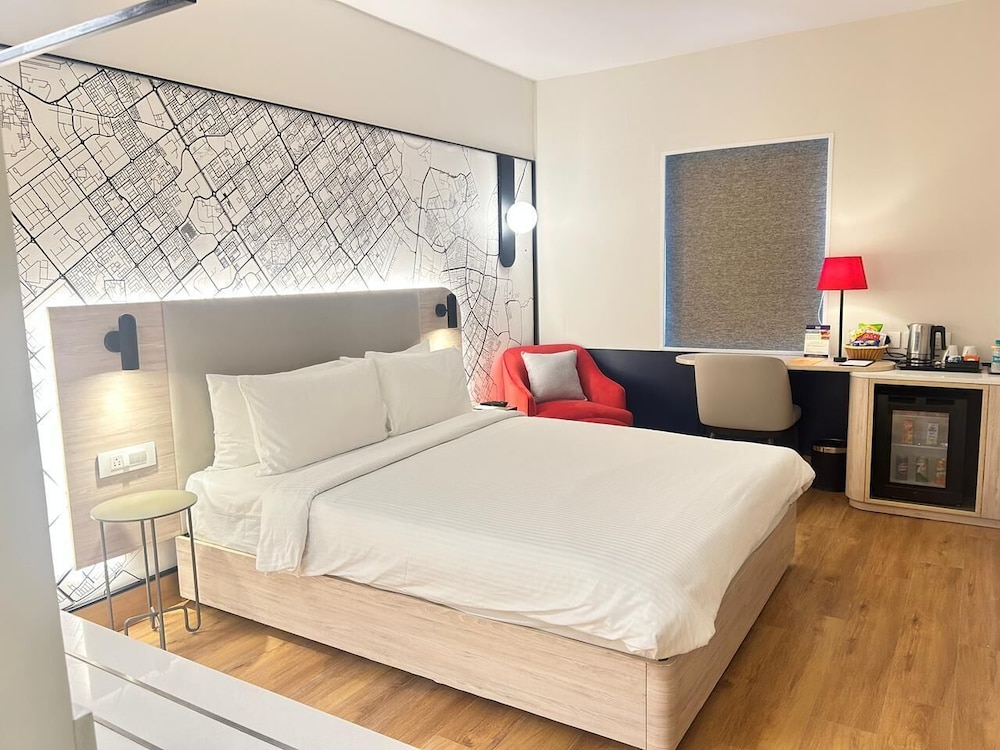 DELUXE, DOUBLE BED