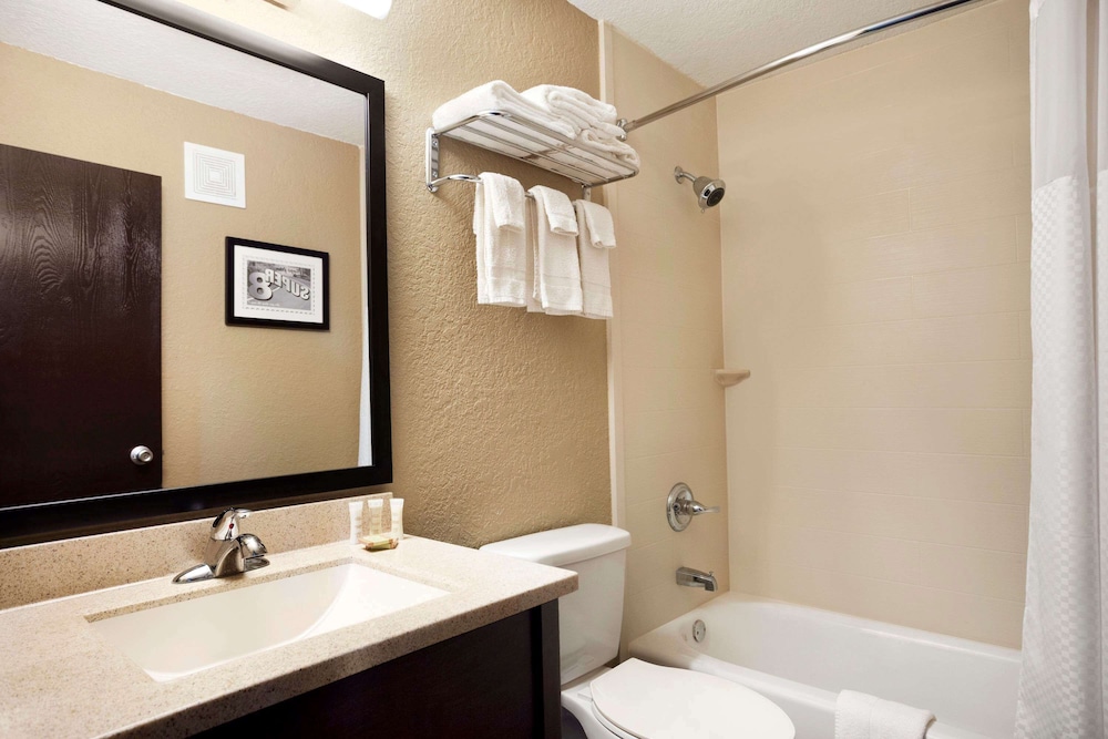 Super 8 by Wyndham Joplin 22/23