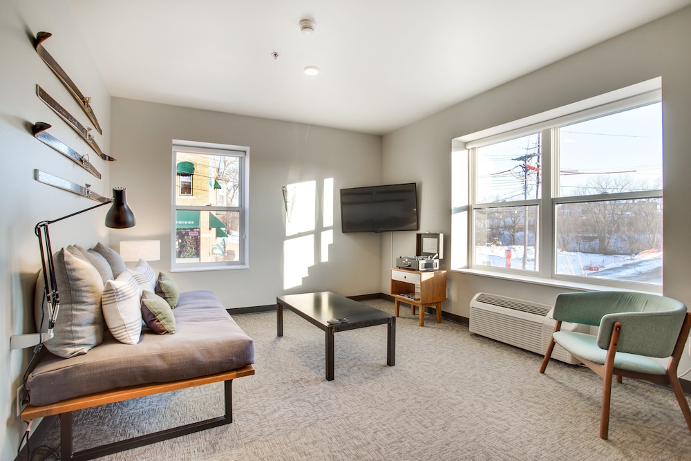 The Oxbow Hotel 38/69