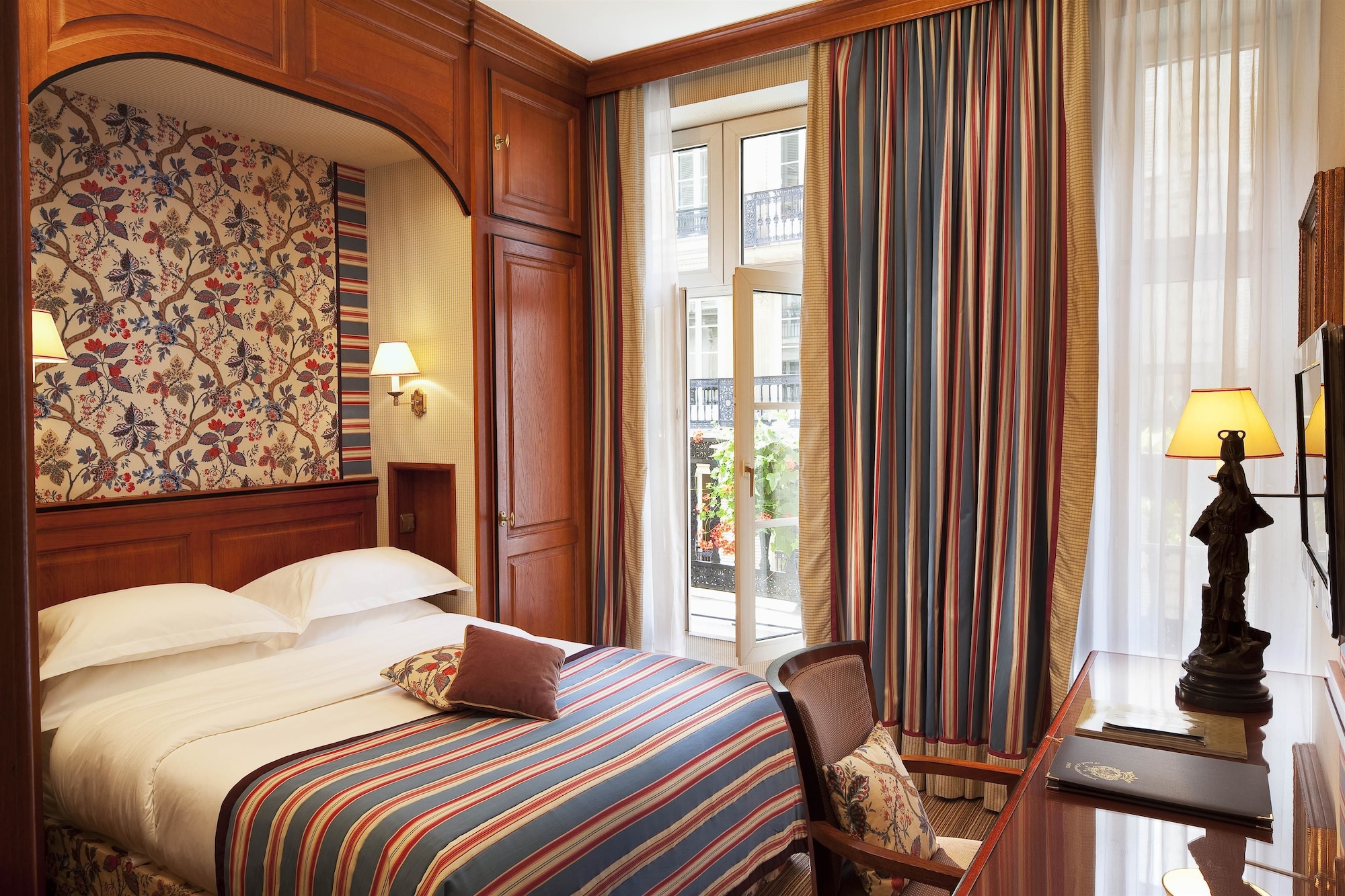 COMFORT, KING BED