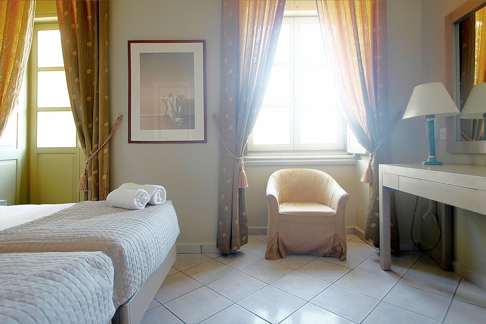 Hotel Diogenis 12/44
