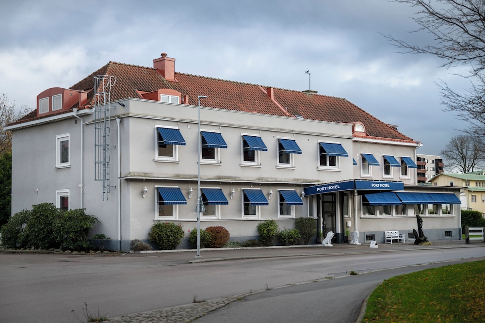 Port Hotel 1/45