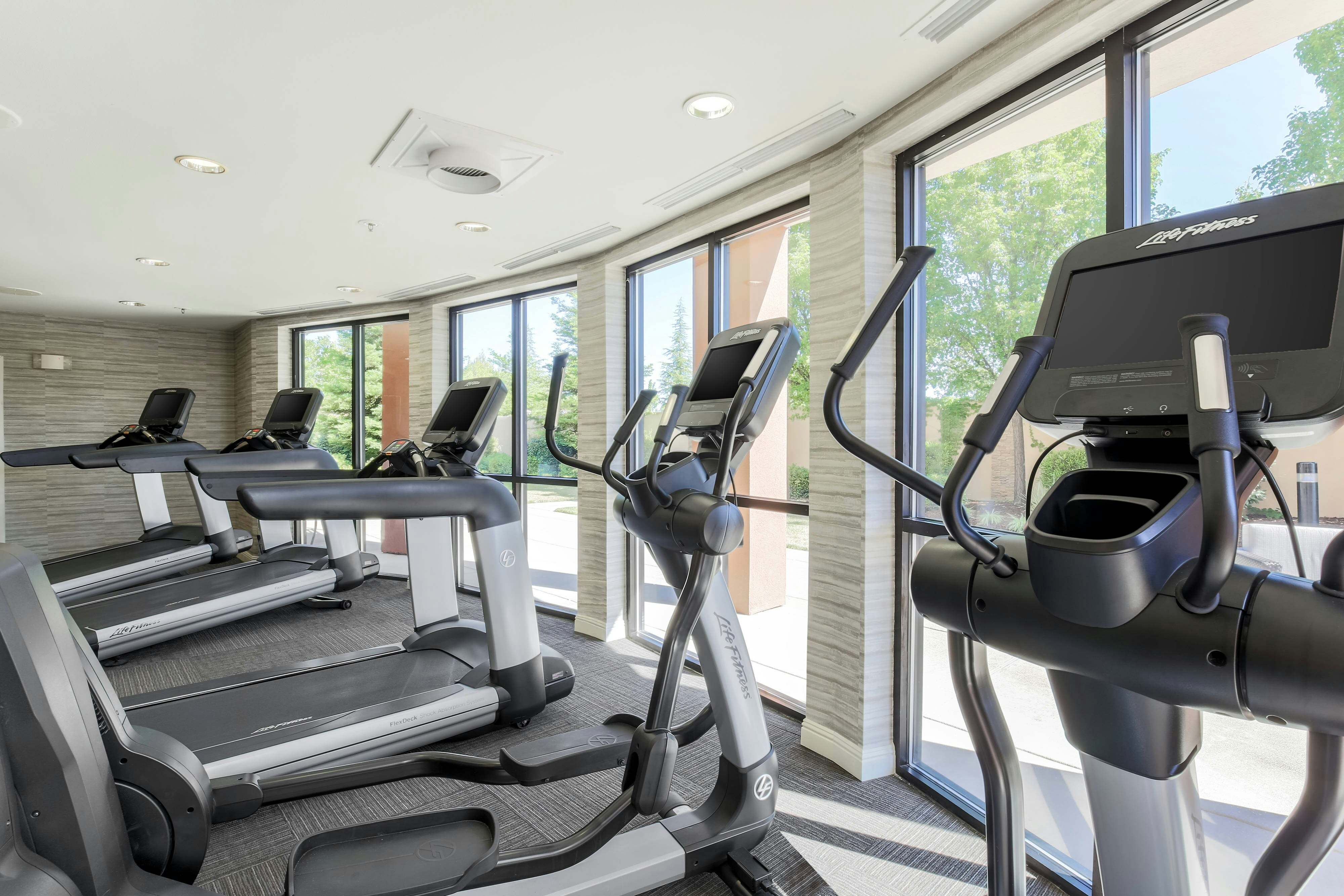 Courtyard by Marriott Roseville Galleria Mall/Creekside Ridge Drive 10/28