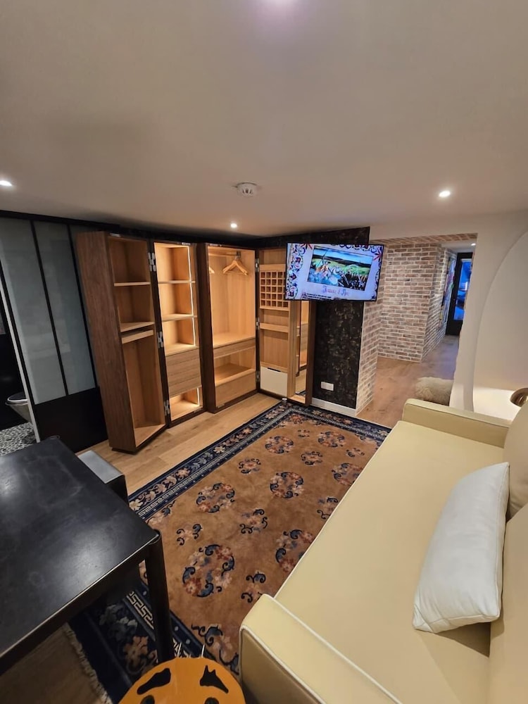 Snow Lodge Boutique Hotel 40/70