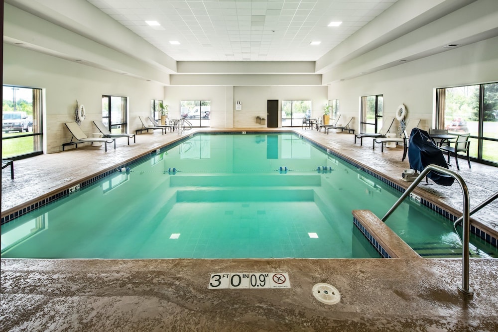 CROWNE PLAZA MILWAUKEE AIRPORT 58/81